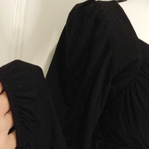 Eight Sixty Stretchy Little Black Sweetheart Neck Empire Waist Puff Sleeve Top - Picture 4 of 6